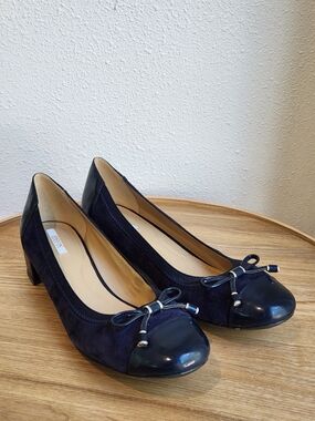 Geox Navy Suede and Patent Bow Mid Heel Pumps Size 38.5 Or US 7.5-8